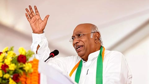 கல்வி முறையையே பாஜக சீரழித்துவிட்டதாக மல்லிகார்ஜுன் கார்கே சாடல்