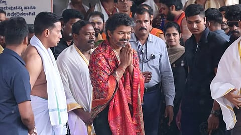 கர்நாடகா மூகாம்பிகை கோயிலில் முதல்வர் விஜய் வழிபாடு