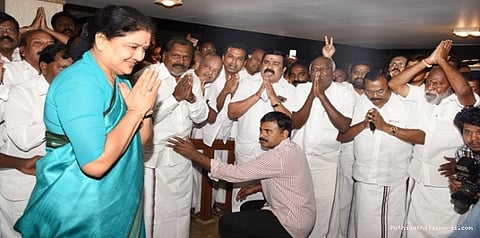 கூவத்தூர் செல்கிறார் சசிகலா?