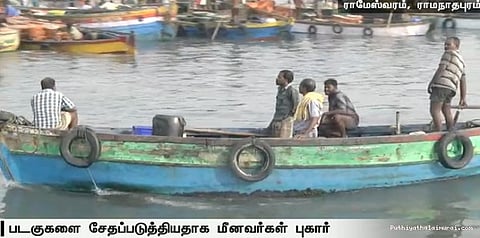 தமிழக மீனவர்கள் மீது இலங்கைக் கடற்படை தாக்குதல்