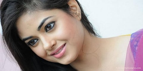 ஹாலிவுட்டுக்கு போகிறார் நிலா