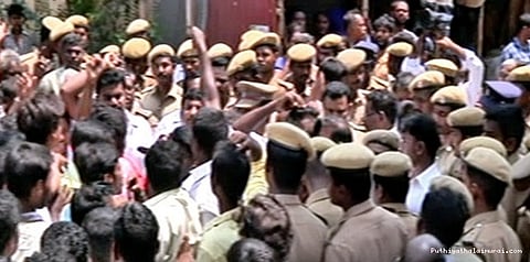 ஆர்.கே.நகரில் தினகரன் ஓபிஎஸ் ஆதரவாளர்களிடையே மோதல்