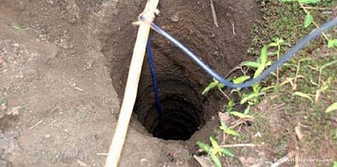 ஆழ்துளைக் கிணற்றில் விழுந்தார் சிறுமி: மீட்புப் பணி தீவிரம்