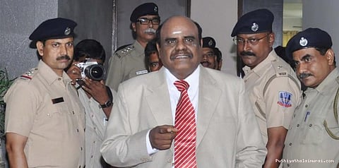 தீர்ப்பை நிறுத்த நீதிபதி கர்ணன் மீண்டும் கோரிக்கை