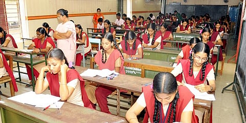 10,11,12 ஆம் வகுப்பு 2018 பொதுத்தேர்வு தேதிகள் முன்கூட்டியே அறிவிப்பு