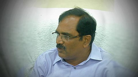 போலீஸ் மாணவர்கள் மோதல்.. கல்வீச்சு....முதல்வர் படுகாயம்