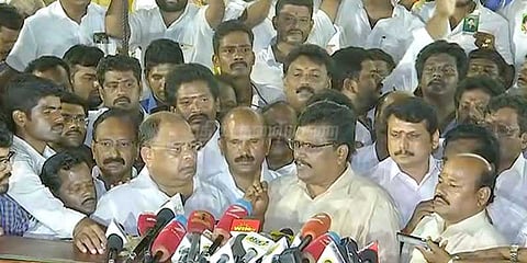 டிடிவி ஆதரவு எம்.எல்.ஏ.க்கள் 18 பேர் ஆளுநரை சந்திக்க முடிவு?