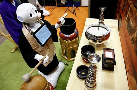 இறுதிச் சடங்குகள் செய்ய ரோபோ பூசாரி