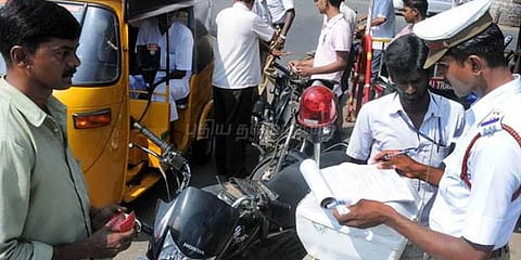 வாகனம் வாங்கவும் ஓட்டுநர் உரிமம் நாளை முதல் கட்டாயம்