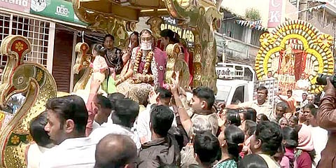 துறவறம் பூண்ட இளம்பெண்