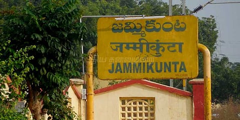 தேசிய கீதத்திற்கு மரியாதை செலுத்தும் கிராமம்
