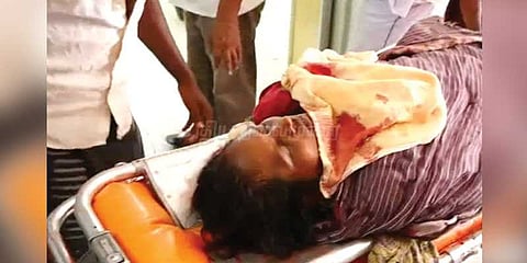 வீட்டை விட்டு ஓடிவர மறுத்த காதலிக்கு அரிவாள் வெட்டு: காதலன் தற்கொலை
