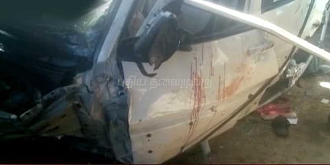அரசுப் பேருந்து - கார் மோதல்: 5 பேர் பலி