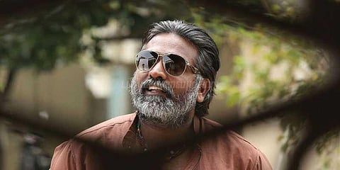 நான் சாதாரண நடிகன்: விஜய்சேதுபதி பதில்