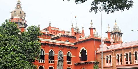 18 எம்.எல்.ஏக்கள் தகுதி நீக்கத்தை எதிர்த்த வழக்கு: அக். 9ஆம் தேதிக்கு ஒத்திவைப்பு