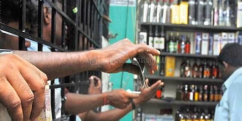 தமிழகத்தில் மதுபானங்களின் விலை உயர்வு: அமைச்சரவை ஒப்புதல்