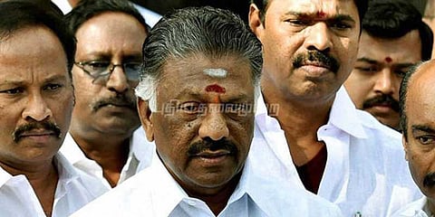 ஓபிஎஸ் வீட்டுக்குள் புகுந்தது மழை நீர்!