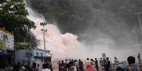 குற்றாலம் அருவியில் குளிக்க தடை