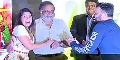 சட்டப்பேரவைக்கு செல்லாமல் இசை நிகழ்ச்சியில் நடனமாடிய எம்.எல்.ஏ: வைரலாகும் வீடியோ