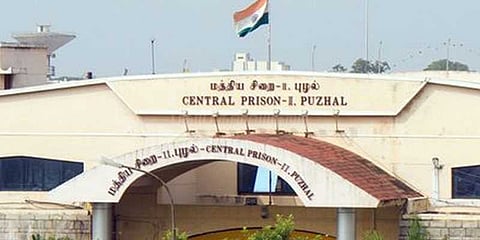 புழல் சிறையில் கைதிகளிடம் இருந்து செல்போன்கள் பறிமுதல்