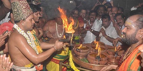 திருவண்ணாமலையில் பரணி தீபம் ஏற்றம்