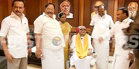 அறிவாலயத்திற்கு வந்தார் கருணாநிதி