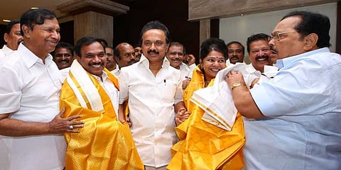 ஆ.ராசா, கனிமொழியை ஆரத்தழுவி வரவேற்ற ஸ்டாலின்: போட்டோ கேலரி