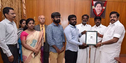 அனிதாவின் சகோதரருக்கு அரசுப் பணி வழங்கினார் முதலமைச்சர் பழனிசாமி