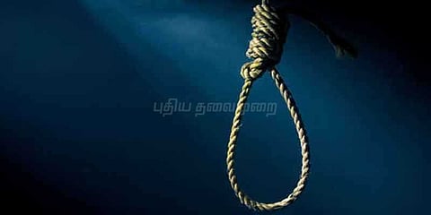 தோழனுடன் செல்ஃபி: கும்பல் மிரட்டியதால் இளம்பெண் தற்கொலை
