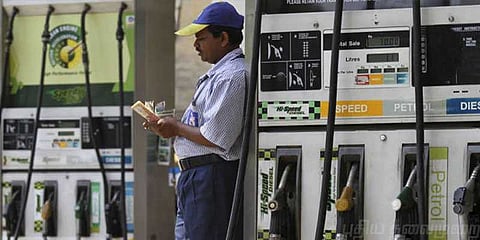 கர்நாடக தேர்தலுக்காக பெட்ரோல், டீசல் விலைக்கு செக்..!