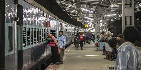 ரயிலில் இரவு தூக்கத்தில் களவாடப்பட்ட 32 சவரன் தங்க நகைகள் !