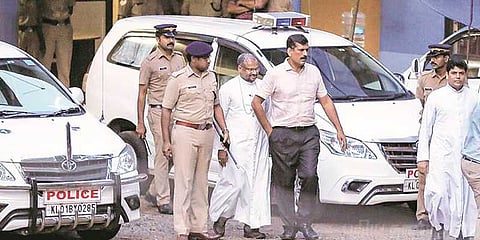 பாலியல் புகாருக்குள்ளான பிஷப்பிடம் 8 மணி நேரம் விசாரணை!
