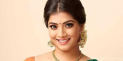 “விஜய்யின் வெறித்தனமான ரசிகை நான்”- வரலக்ஷ்மி சரத்குமார்