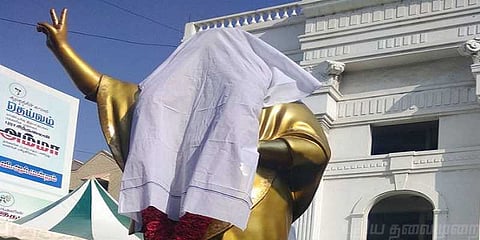 “அம்மா சிலையை பழைய துணியால் மூடி அவமதிப்பதா?” - டிடிவி தினகரன்