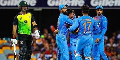 ஆஸ்திரேலியா அதிரடி ஆட்டம் : மழையால் தடைபட்ட போட்டி