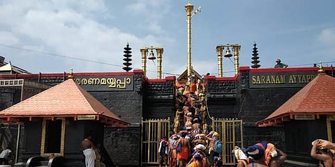 மூன்று மலேசிய பெண்கள் சபரிமலையில் சாமி தரிசனம் !