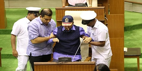 “மிகவும் மோசமான நிலையில் இருக்கிறார் பாரிக்கர்” - துணை சபாநாயகர்