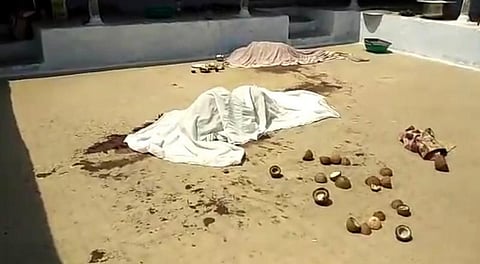 ஈரோடு அருகே வயதான தம்பதி வெட்டிக் கொலை..!