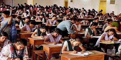தேர்வு அறையில் சோதனை : அவமானத்தால் 10ஆம் வகுப்பு மாணவி தற்கொலை