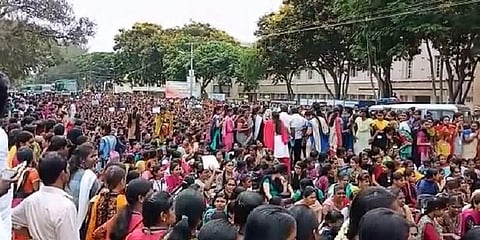 பொள்ளாச்சி பாலியல் கொடூரம் : வலுக்கும் மாணவர்கள் போராட்டம்