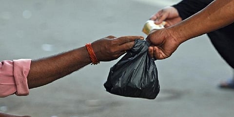 சர்வசாதாரணமாக கிடைக்கிறதா பிளாஸ்டிக் பைகள் ? என்னானது தடை?