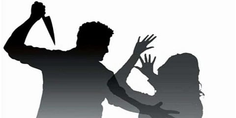 செல்போனை பறித்த திருடர்கள் ? - தர மறுத்த மாணவிக்கு வெட்டு