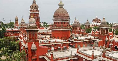மசாஜ் சென்டர்கள் அரசு உரிமம் பெற வேண்டும் - நீதிமன்றம் உத்தரவு