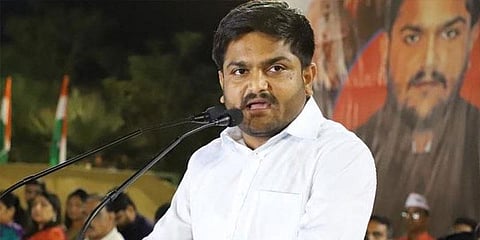 தேர்தல் பிரசாரத்தில் பரபரப்பு: ஹர்திக் படேல் கன்னத்தில், பளார்