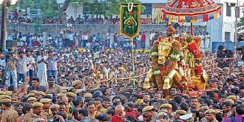 சித்திரை திருவிழாவின்போது 92 சவரன் நகைகள் பறிப்பு : பொதுமக்கள் அதிர்ச்சி