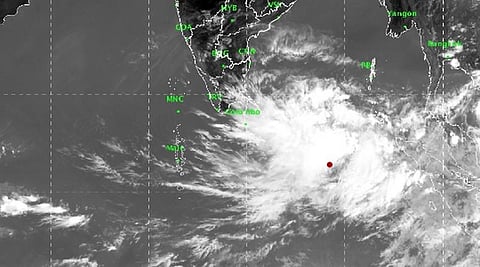 காற்றழுத்தத் தாழ்வு மண்டலம் புயலாக மாறியது - தப்புமா தமிழ்நாடு?
