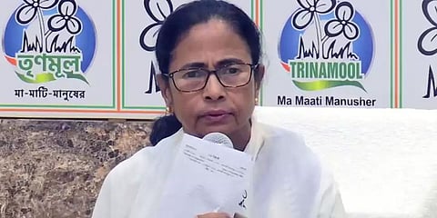 தேர்தல் ஆணையத்தின் முடிவு அரசியல்சாசனத்துக்கு எதிரானது - மம்தா எதிர்ப்பு
