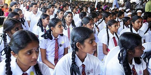 மூன்று மொழி கொள்கை திருத்தம்: எதிர்ப்பு தெரிவிக்கும் குழு உறுப்பினர்கள்