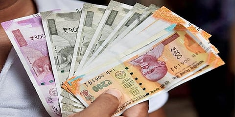 வங்கிகளில் உரிமை கோராமல் கிடக்கும் 14 ஆயிரம் கோடி - அடேங்கப்பா!