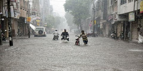 வடமாநிலங்களில் பருவமழை தீவிரம் - இயல்பு வாழ்க்கை பாதிப்பு
